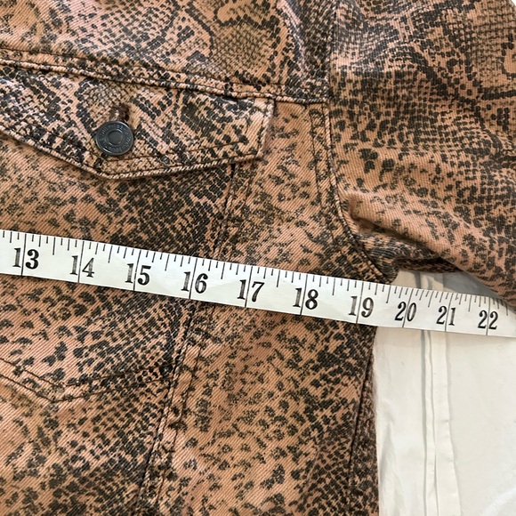 FREE PEOPLE Snake Trucker Jacket Animal Print Jean Jacket XS - Picture 10 of 12